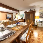 Mesa preparada para el desayuno en Complejo Rural Victoria